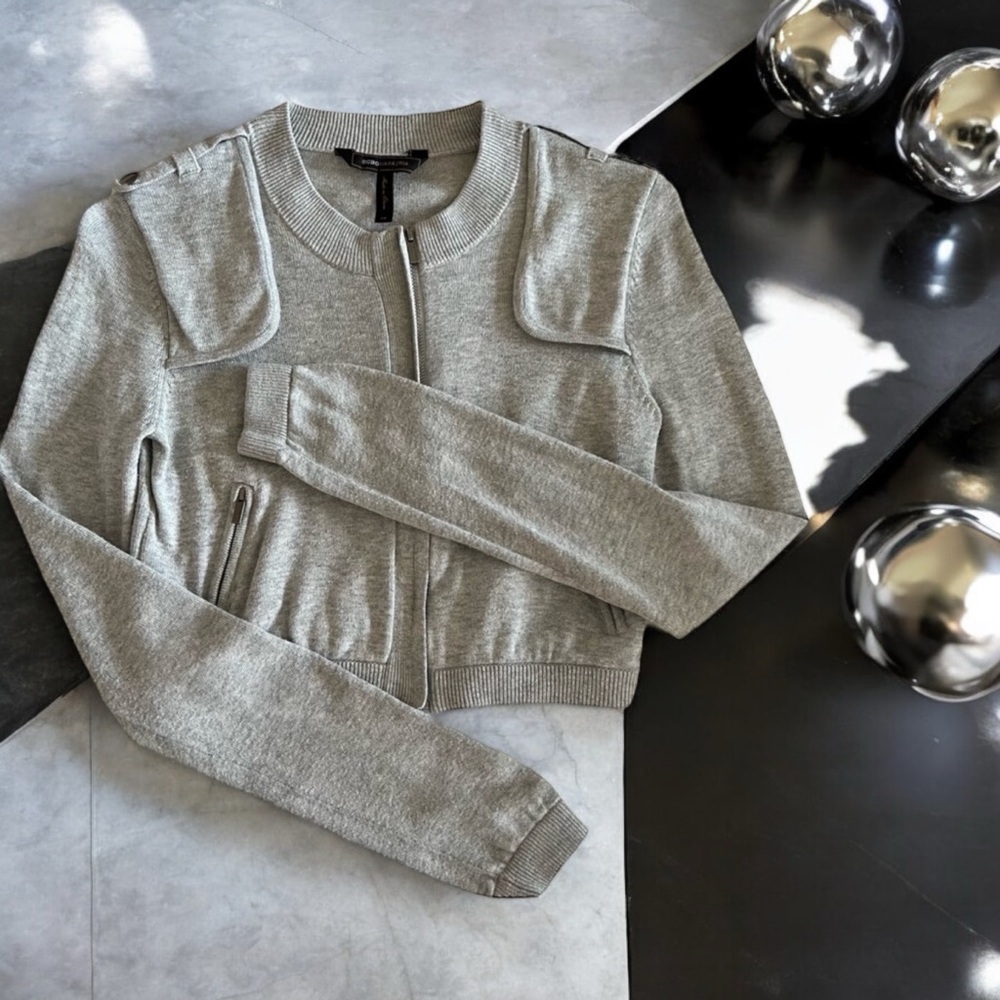 BCBG MaxAzria Heather Gray Cropped Zip-Up Sweater. Super soft and comfy